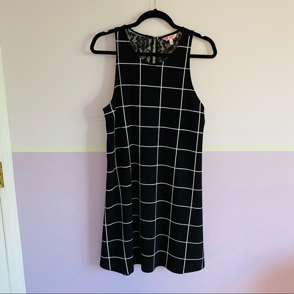 Black and White Sleeveless Dress - Picture 2 of 6